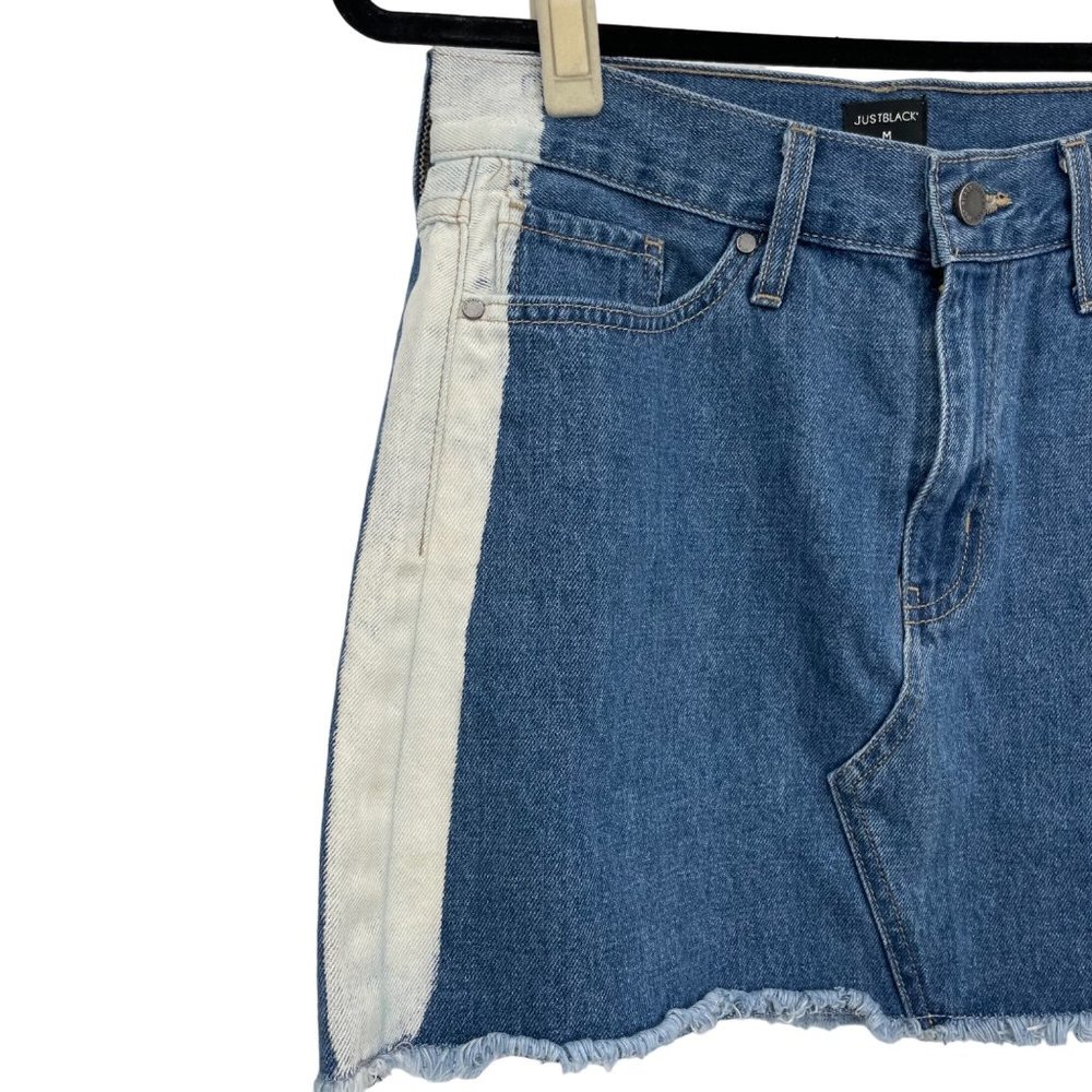 Just Black SZ Medium Two Tone Distressed Jean Denim Skirt Fringe Raw Hem Women's - Picture 3 of 7